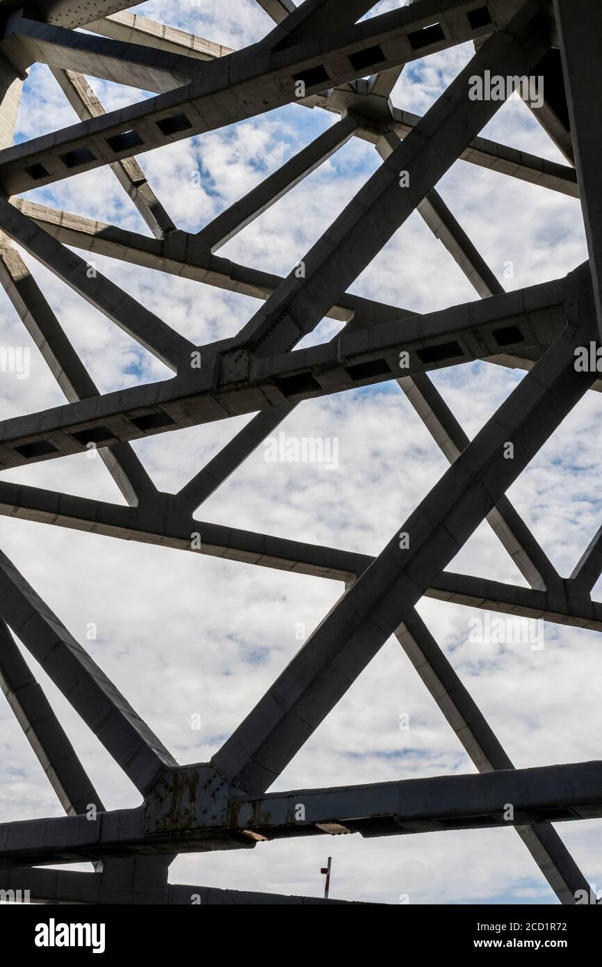 Der Himmel erfassen durch Architektur Struktur Stockfoto