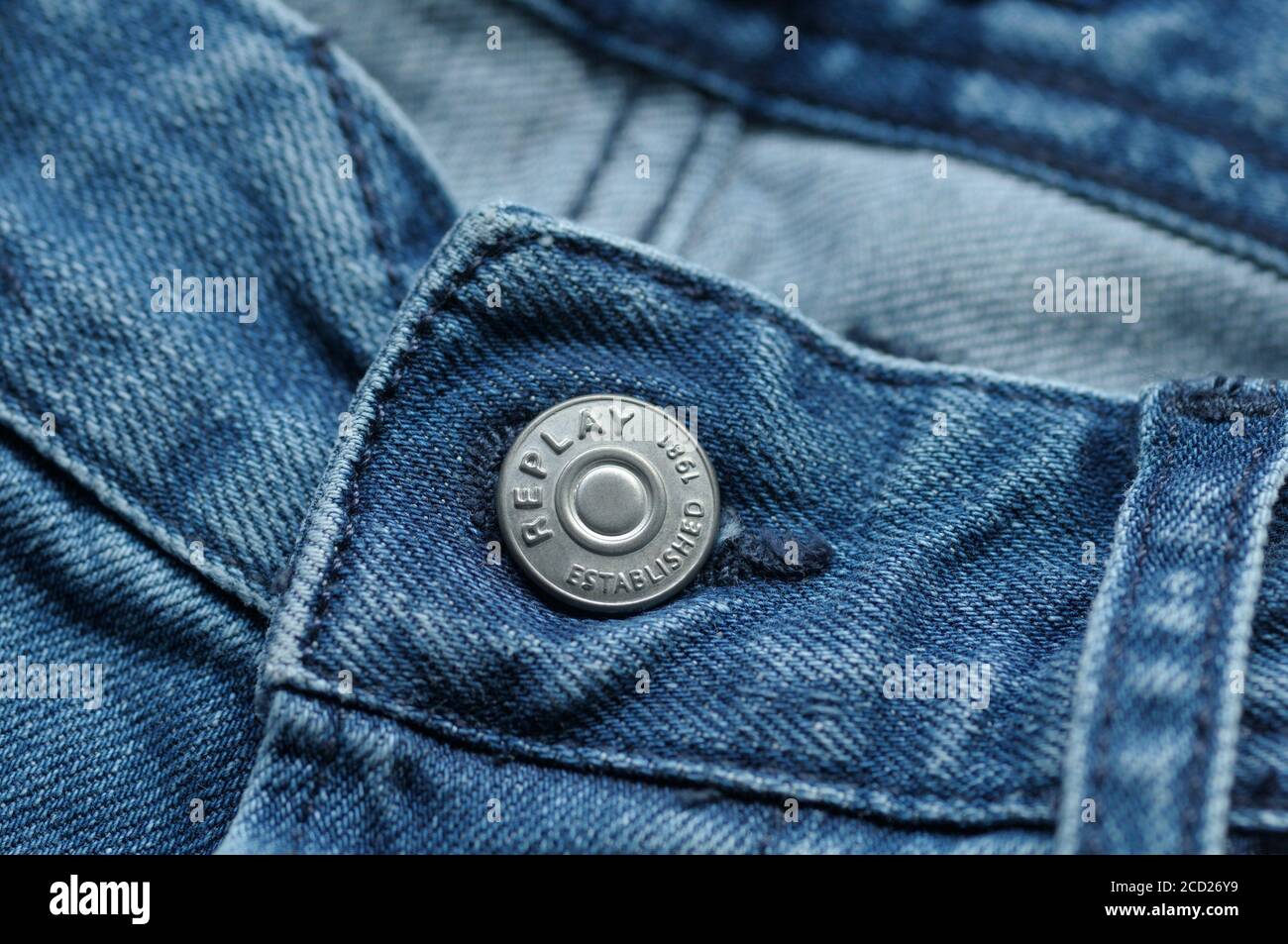 Replay Jeans blau Denim Knopfdetail Stockfoto