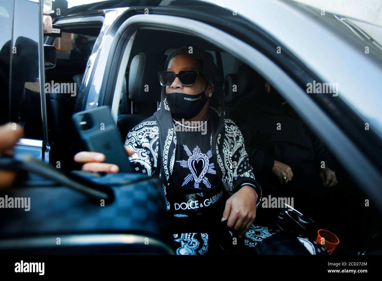 25 Rio de Janeiro 08/2020/Gaúcho O ex-jogador de futebol Ronaldinho após desembarca no aeroporto Internacional Tom Jobim prisão quase seis meses de   no Paraguai. Foto Antonio Scorza/ Agência O Globo Stockfoto