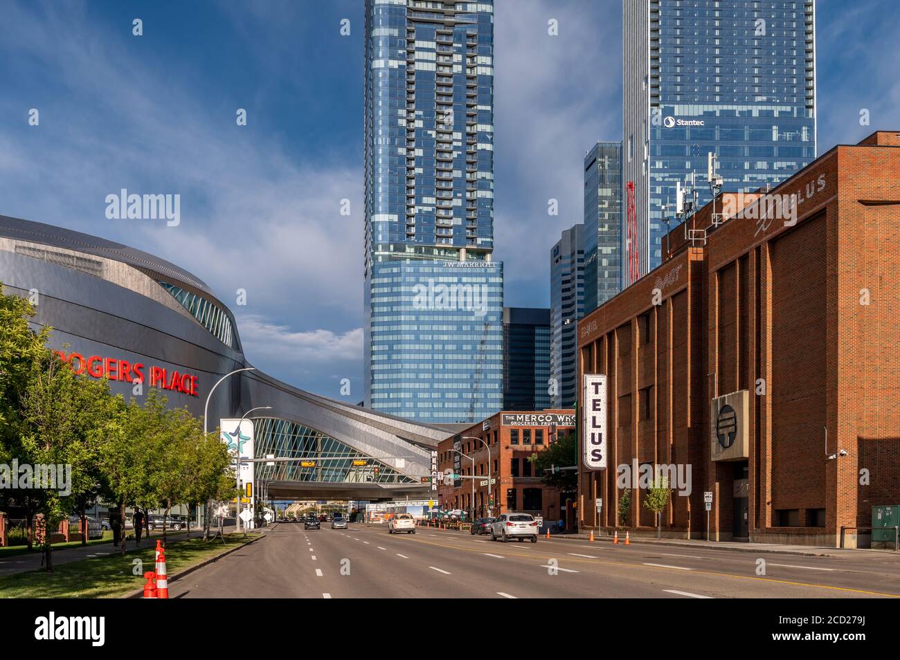 Edmonton, Alberta - 7. August 2020: Das Ice District in Edmonton Alberta, einschließlich Rogers Place Arena. Stockfoto