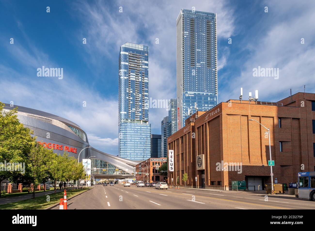 Edmonton, Alberta - 7. August 2020: Das Ice District in Edmonton Alberta, einschließlich Rogers Place Arena. Stockfoto