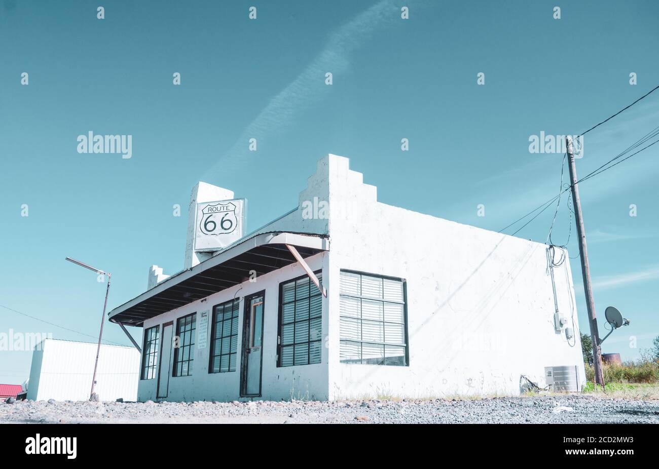 Shamrock USA September 11 2015; einfaches Gebäude am Straßenrand mit Route 66-Schild, Shamrock, Texas. Stockfoto