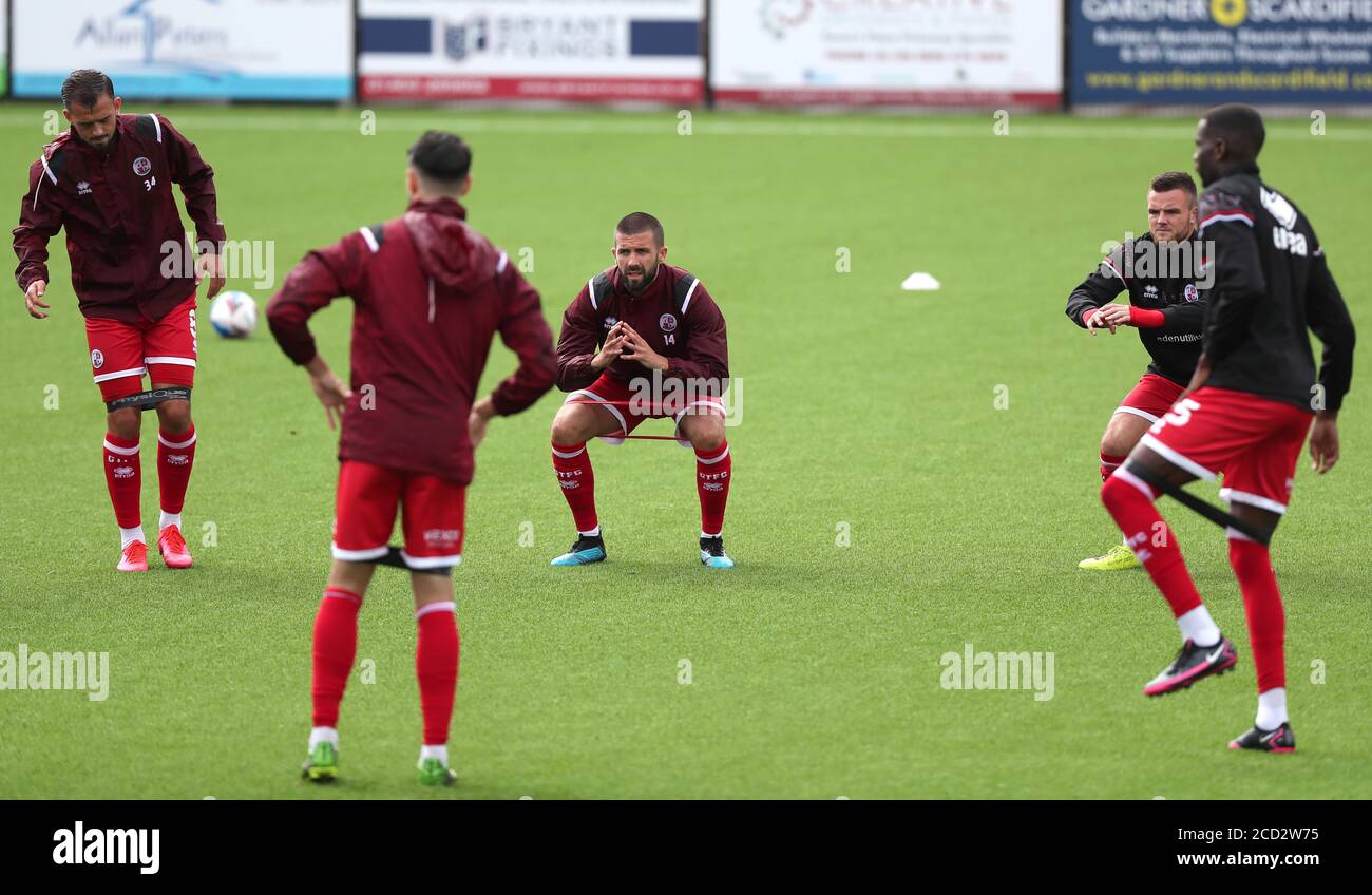 Spielaction während der Vorsaison freundlich zwischen Crawley Town und Watford im Camping World Community Stadium. Bild von JAMES BOARDMAN Stockfoto