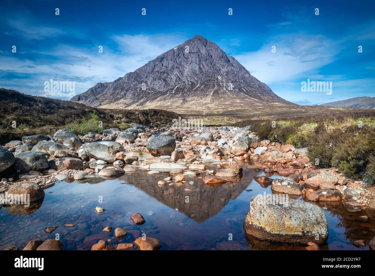 buachaille Etive Mor und der Fluss Coupall Stockfoto