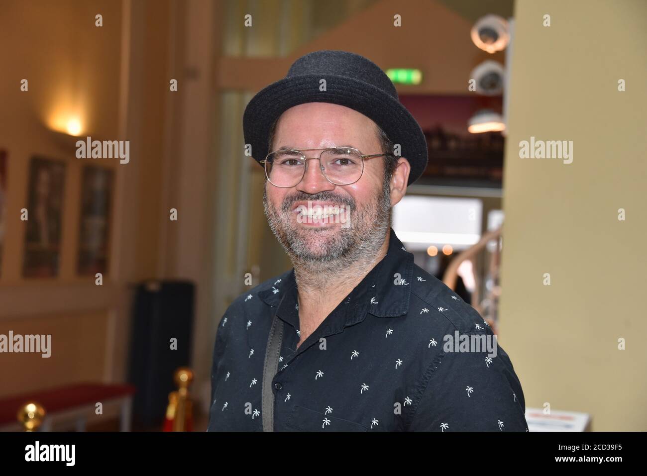 Köln, Deutschland. August 2020. Musiker und Sänger Björn Heuser posiert bei der Präsentation des Herbstprogramms in der Volksbühne am Rudolfplatz in Köln. Quelle: Horst Galuschka/dpa/Alamy Live News Stockfoto