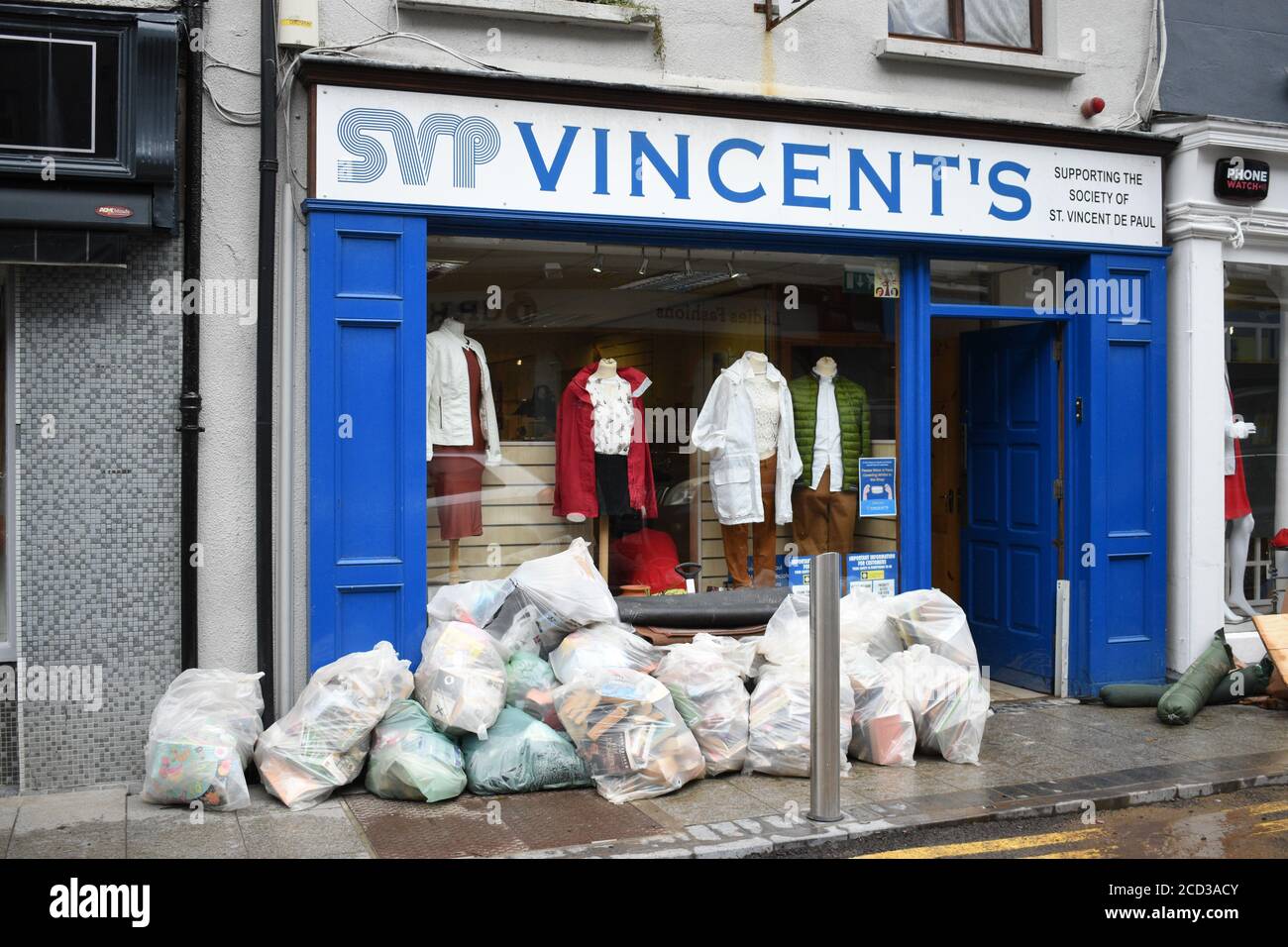 Aufräumen nach Überschwemmungen durch Sturm Francis hinterließ Schäden in Bantry, West Cork, Irland. Stockfoto