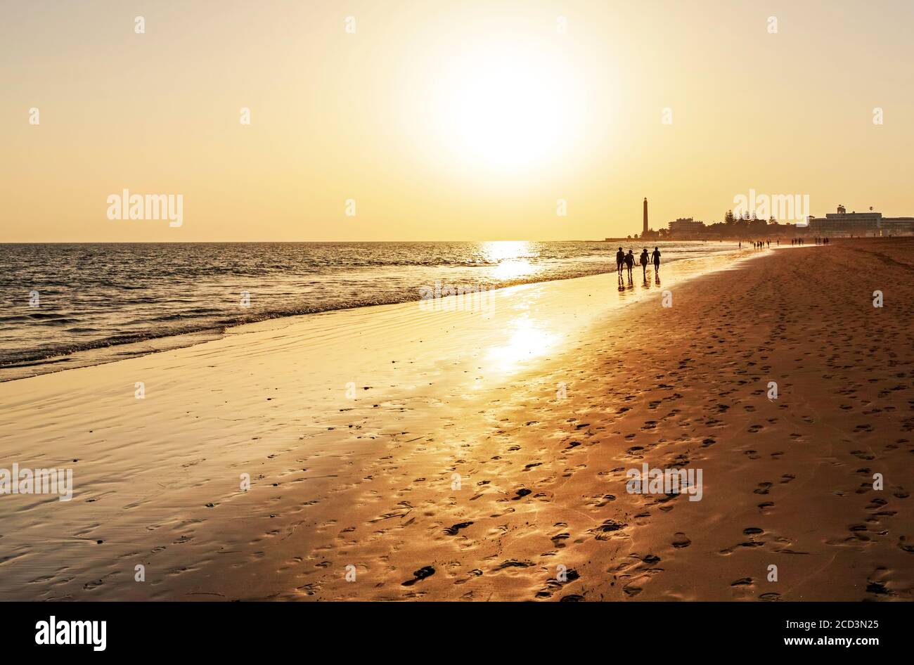 Sonnenuntergang am Strand, Leuchtturm maspalomas gran canaria Stockfoto