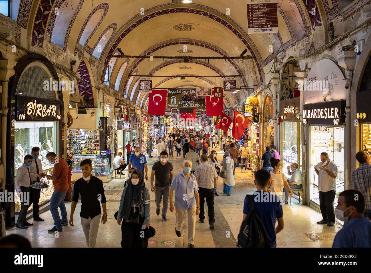 Der große Basar, türkischer Kapalicarsi, was "Covered Market" bedeutet, in Istanbul ist einer der größten und ältesten überdachten Märkte der Welt. Stockfoto