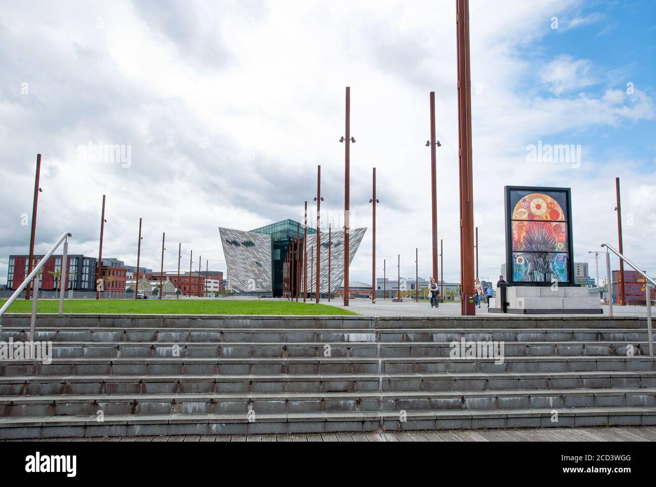 Belfast, Nordirland - 03. August 2019. Titanic Belfast Museum auf dem Gelände der ehemaligen Harland & Wolff Werft, Stockfoto