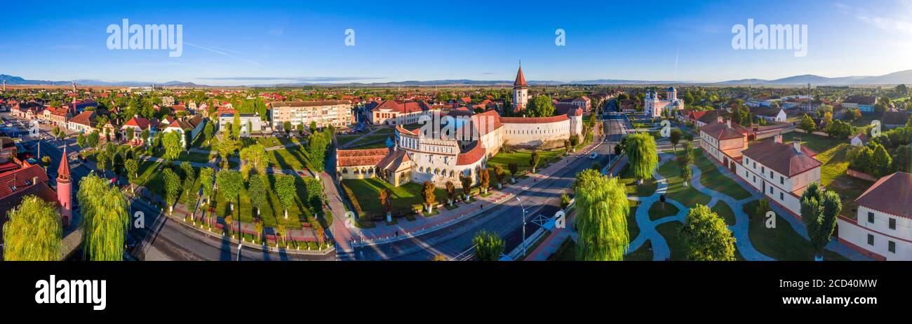 Luftaufnahme der befestigten Kirche Prejmer. UNESCO-Weltkulturerbe. Siebenbürgen, Rumänien. Stockfoto