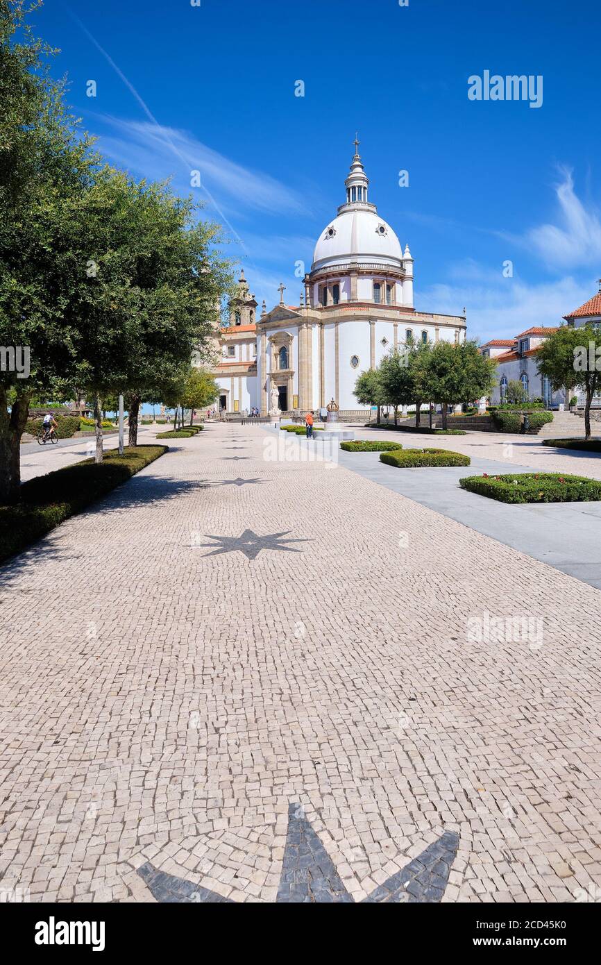 Braga, Portugal - 22. August 2020: Heiligtum unserer Lieben Frau von Sameiro (oder Heiligtum von Sameiro oder Unbefleckte Empfängnis von Monte Sameiro) ist eine marianische sa Stockfoto