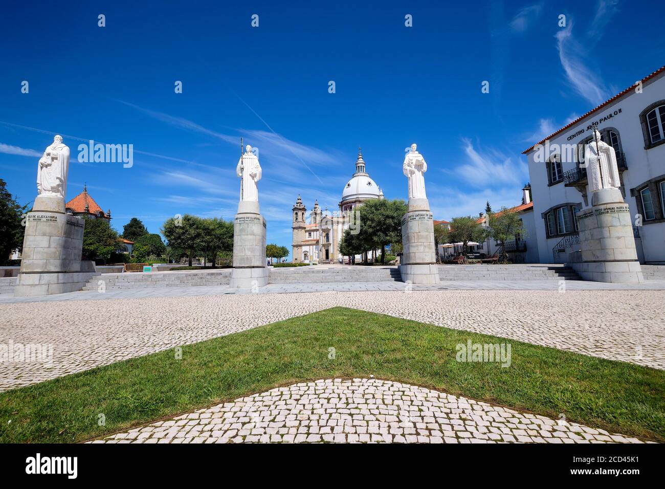 Braga, Portugal - 22. August 2020: Heiligtum unserer Lieben Frau von Sameiro (oder Heiligtum von Sameiro oder Unbefleckte Empfängnis von Monte Sameiro) ist eine marianische sa Stockfoto