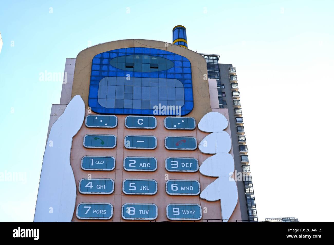 Luftaufnahme des 11-stöckigen 'Handy-Gebäudes' im Stil eines großen Bruders, das war Erbaut in den 1990er Jahren als Einkaufszentrum mit mobilen Telefone und Mob Stockfoto