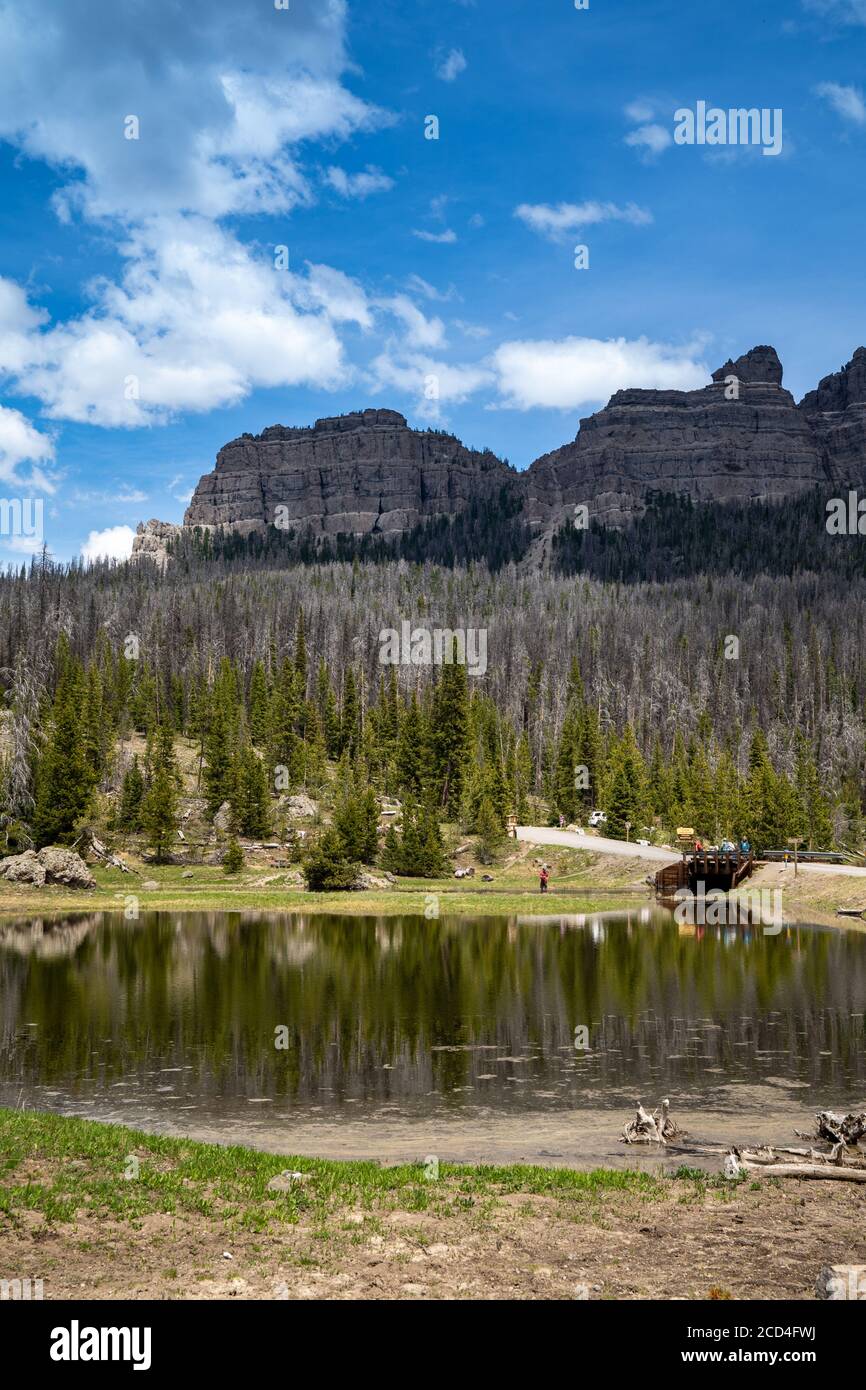 Dubois, Wyoming - 24. Juni 2020: Die Menschen genießen die Seen rund um den Brooks Lake Campground im Sommer im Shoshone National Forest Stockfoto