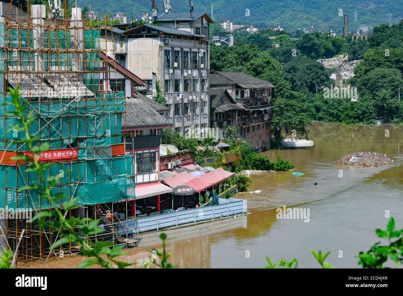 Luftaufnahme von einigen Teilen der antiken Stadt Ciqikou, die von einer Überschwemmung in Chongqing, China, überschwemmt wurde, 27. Juli 2020. Stockfoto