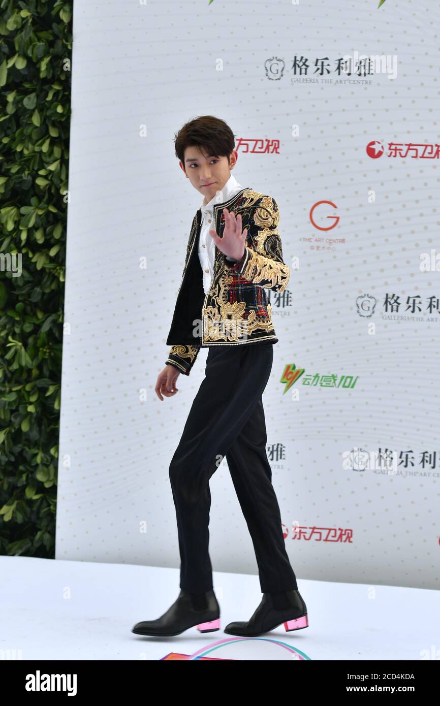 Der chinesische Singer-Songwriter, Fernsehmoderator und Schauspieler Roy Wang, auch bekannt als Wang Yuan, nimmt an den chinesischen Top Ten Music Awards Teil, einem Musikpreis, der gefunden wurde Stockfoto
