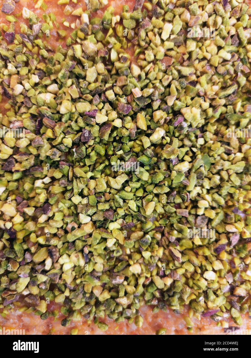 Vegane Lebensmittel Buchweizenbrot mit Humus Bio-Gemüse und Pistazien, Stockfoto