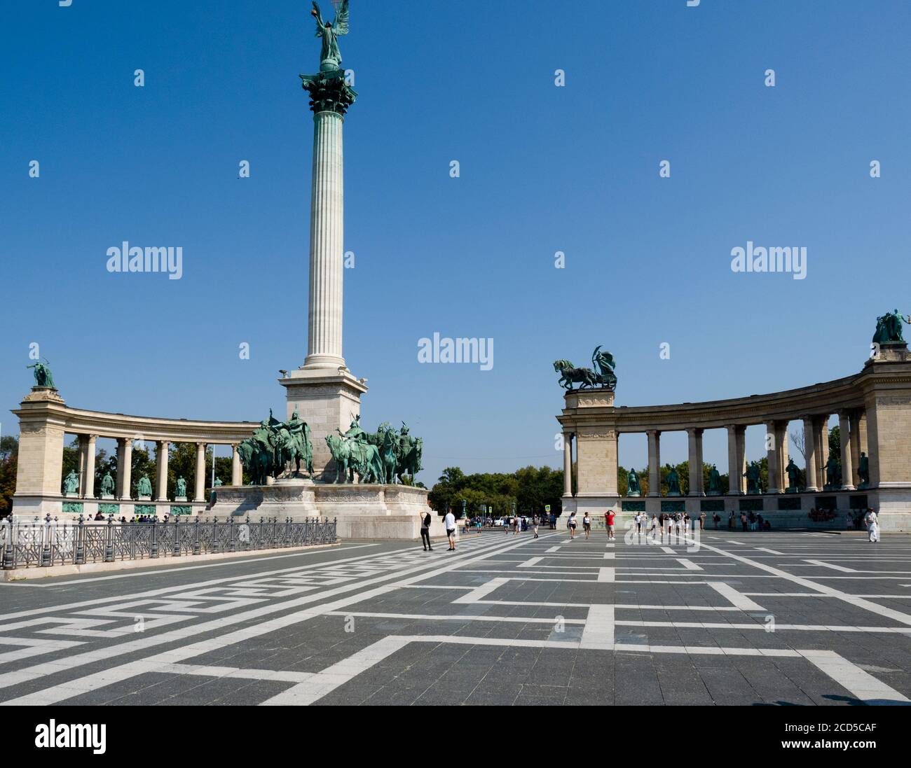 Ansicht des Denkmals des Erzengels Gabriel, Heldenplatz, Budapest, Ungarn Stockfoto