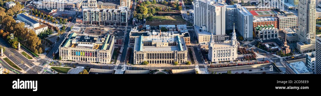 Luftaufnahme der Stadt Philadelphia mit Vine Street, Philadelphia Free Library und Mormon Church, Pennsylvania, USA Stockfoto