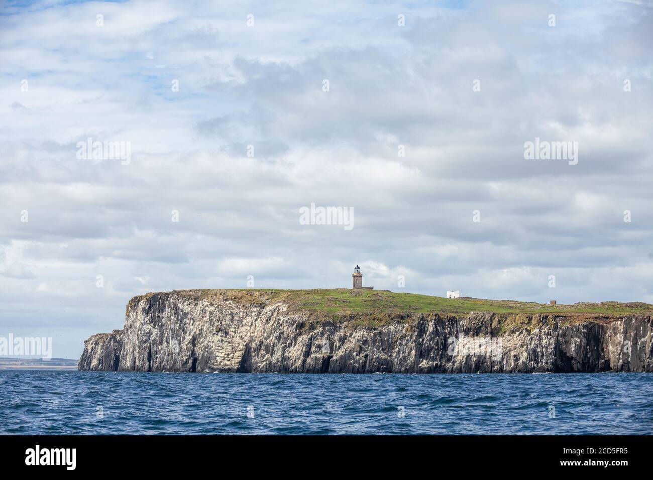 Die Isle of May von einem Boot aus in der Nordsee gesehen, Schottland Stockfoto