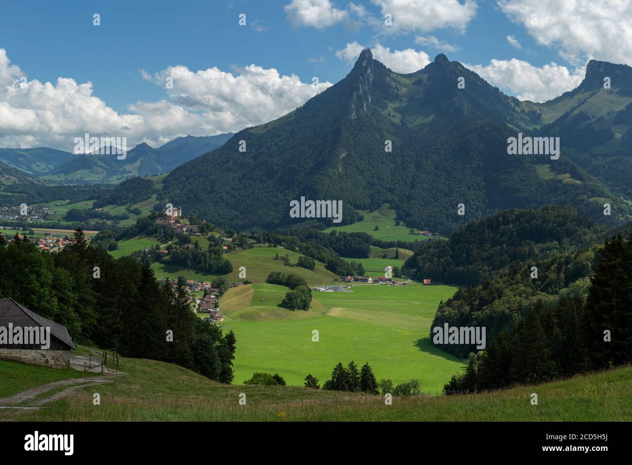 Blick auf den Berg Dent de Broc, Gruyere, Schweiz Stockfoto
