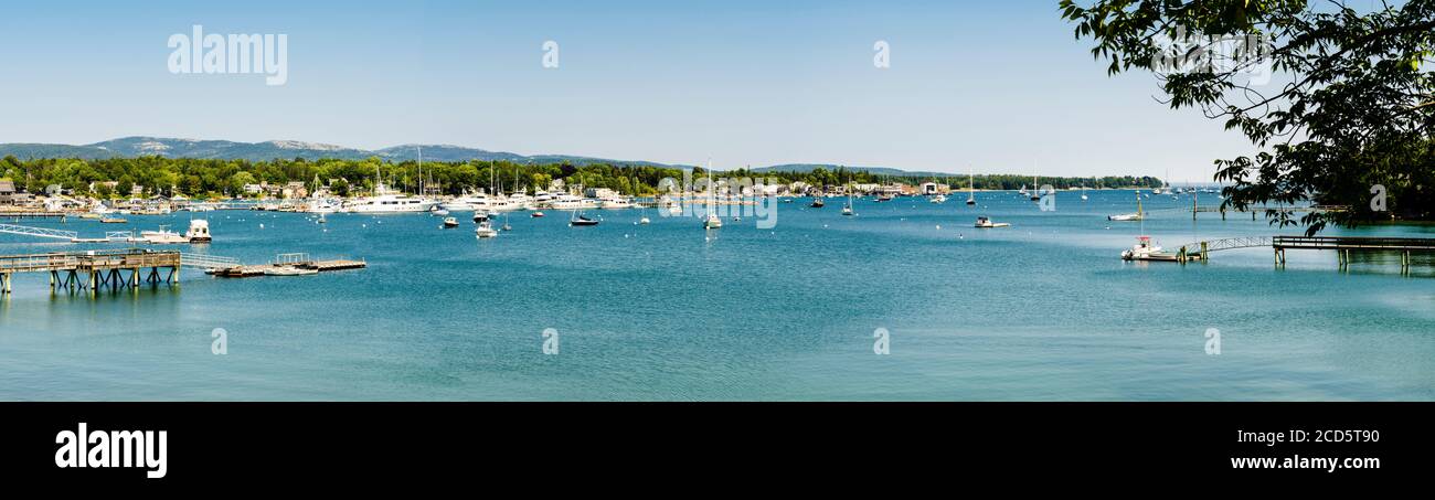 Blick auf Southwest Harbor, Acadia National Park, Maine, USA Stockfoto