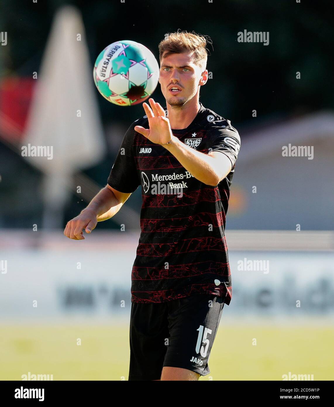 firo : 26.08.2020, Fussball, Helden Cup, Saison 2020/2021, HSV Hamburg Hamburg Hamburg - VfB Stuttgart, Pascal Stenzel, VFB Stuttgart, VFB, Stuttgart, halbe Figur, Einsatz weltweit Stockfoto