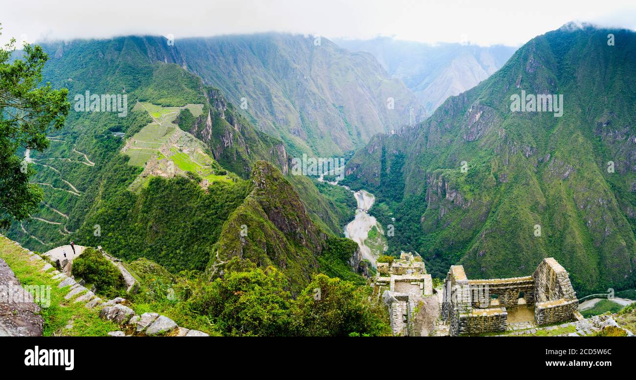 Inkische Ruinen von Machu Picchu von Huayna Picchu, Aguas Calientes, Peru, Südamerika Stockfoto