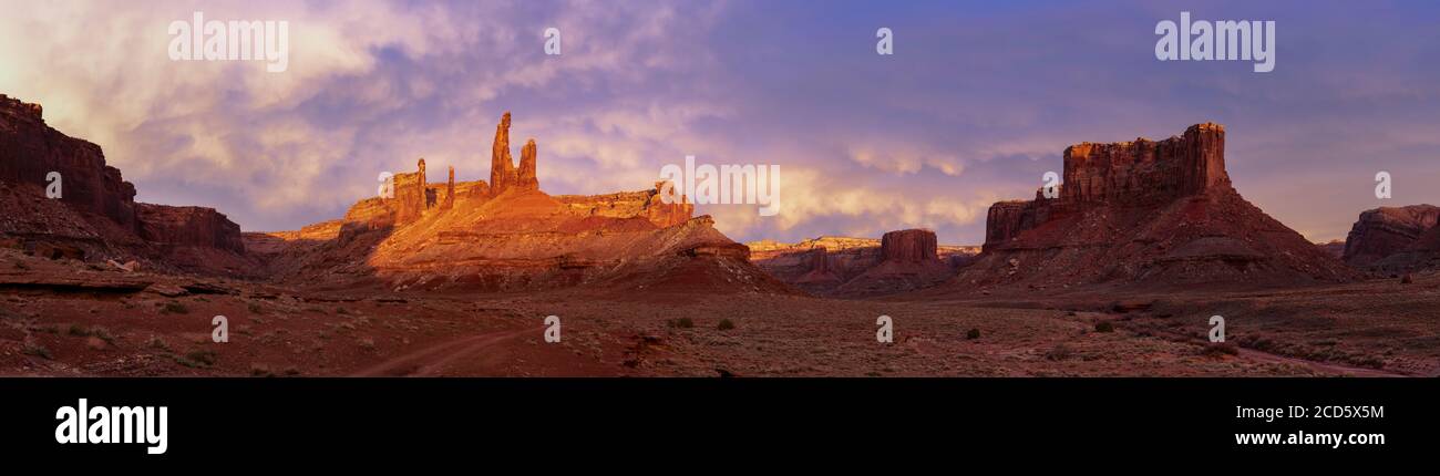 Zen Muse Felsformation bei Sonnenuntergang, Insel im Sky District, Canyonlands National Park, San Juan County, Utah, USA Stockfoto