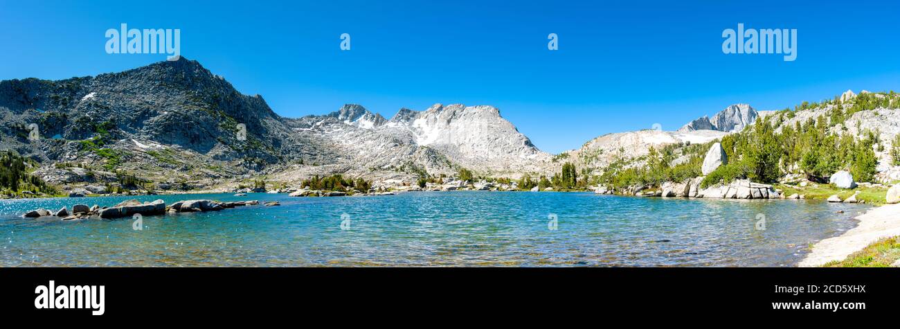 Blick auf den John Muir Trail am Marie Lake, John Muir Wilderness, Sierra National Forest, Sierra Nevada Mountains, Kalifornien, USA Stockfoto