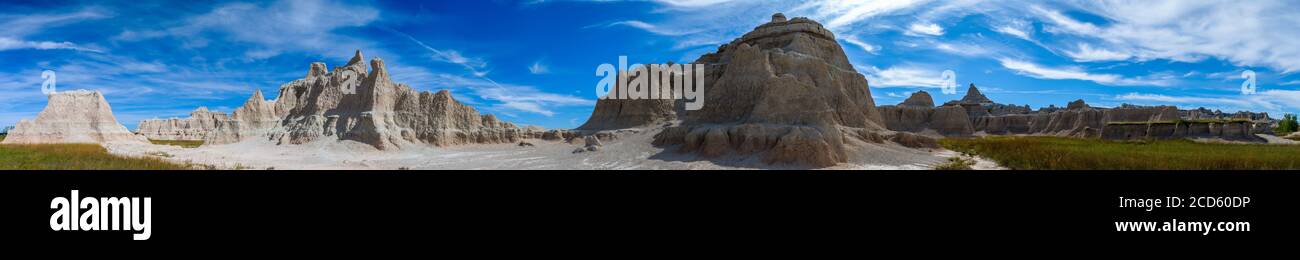 Wüstenlandschaft mit Felsformationen im Badlands National Park, Wall, South Dakota, USA Stockfoto