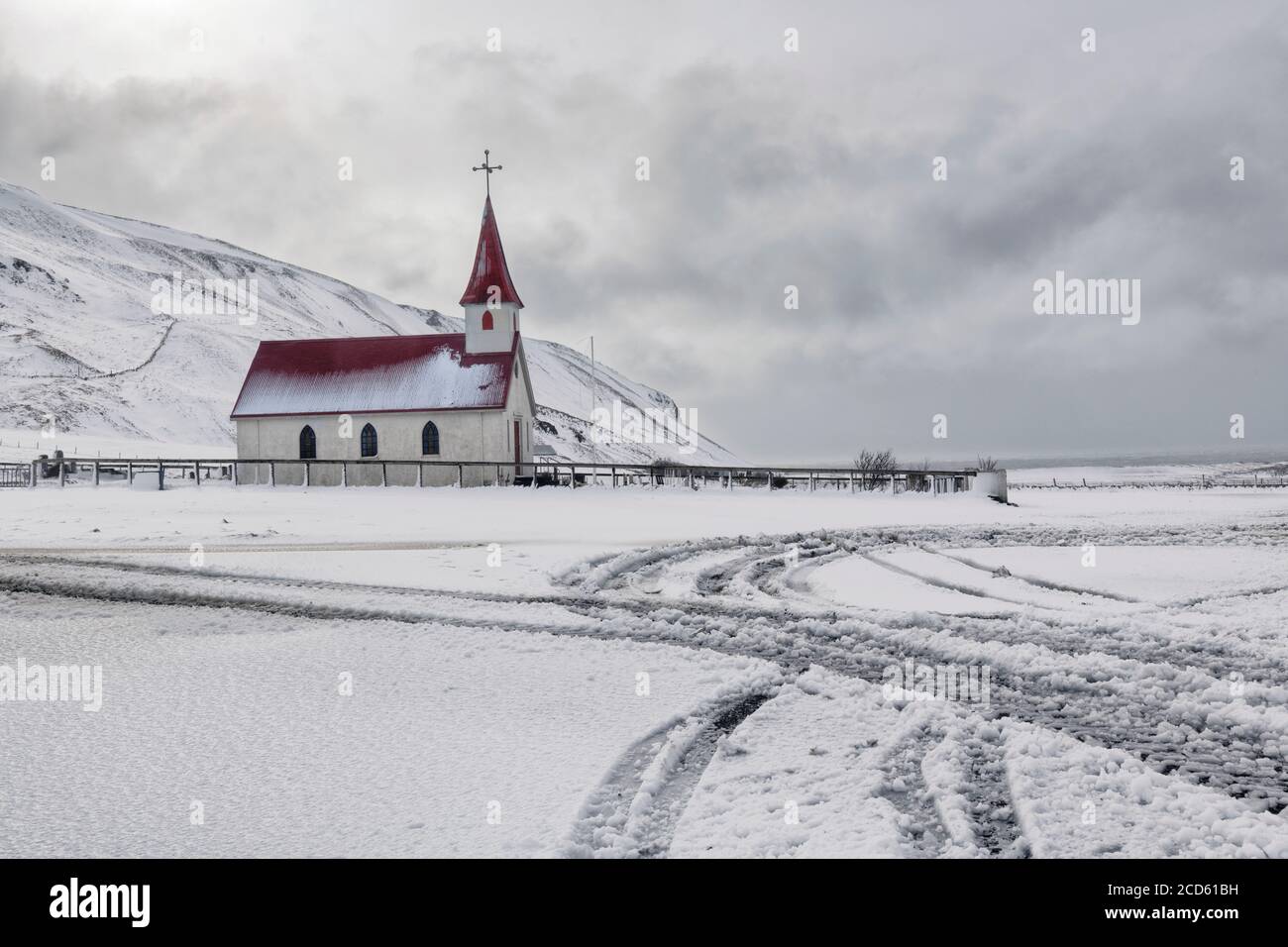 Kirche im Winterschnee, Island Stockfoto
