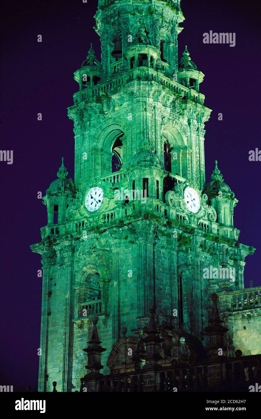 Uhrturm der Kathedrale von Santiago De Compostela bei Nacht, Santiago De Compostela, Galicien, Spanien Stockfoto