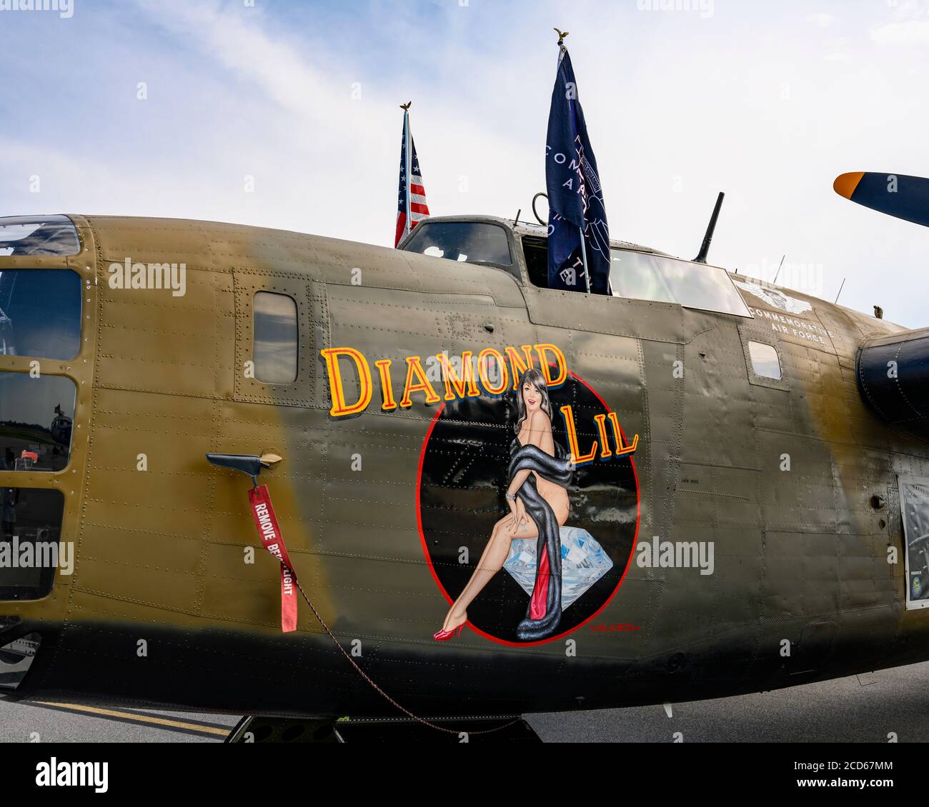 2. Weltkrieg oder 2. Weltkrieg B-24 Liberator Bomber, die Diamond Lil, mit Nasenkunst, auf dem Display in Montgomery Alabama, USA. Stockfoto