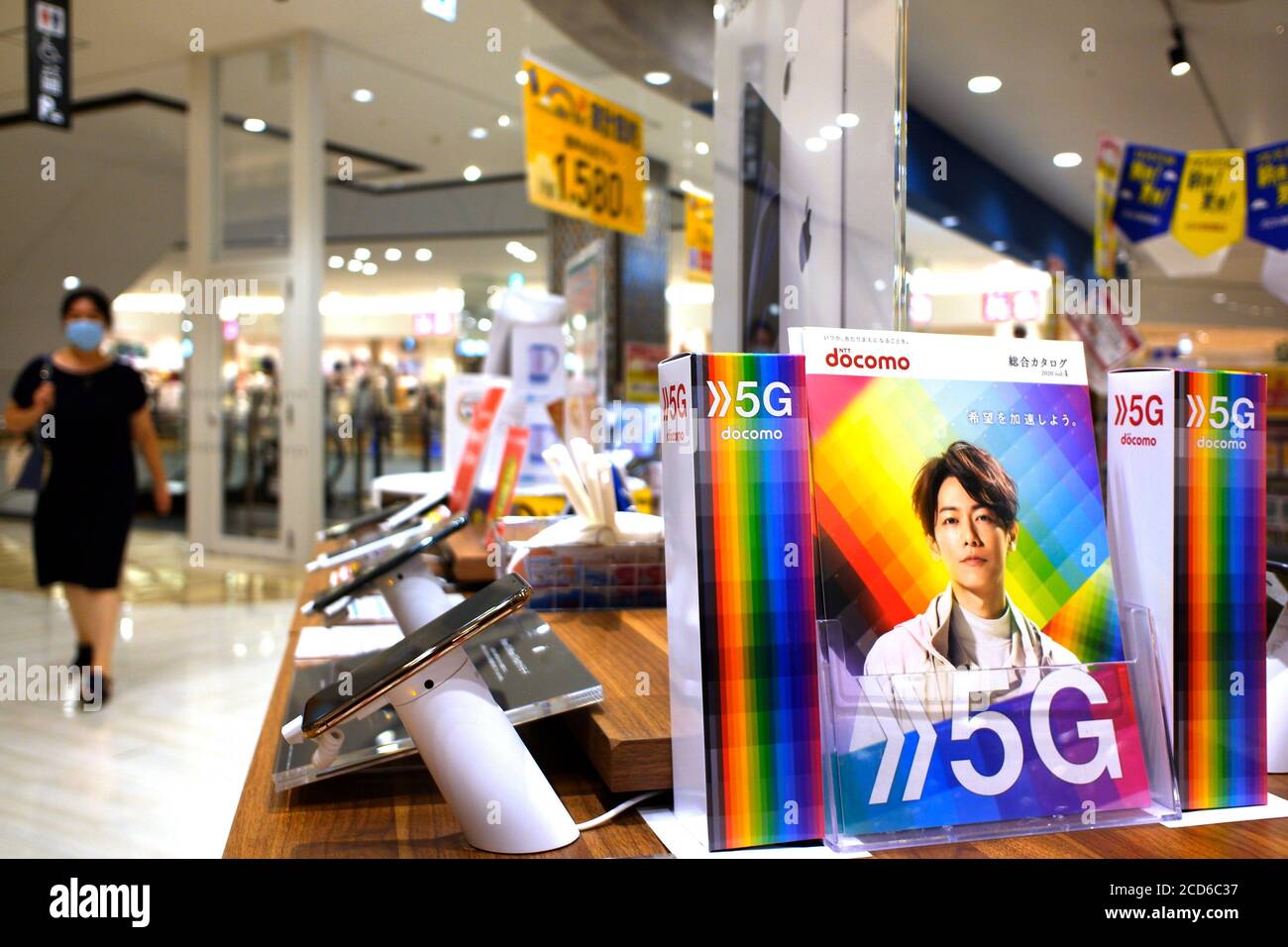 Tokio, Japan. August 2020. Ein 5G-Schild ist im NTT docomo Store in Tokyos Ginza-Einkaufsviertel abgebildet. Kredit: James Matsumoto/SOPA Images/ZUMA Wire/Alamy Live Nachrichten Stockfoto