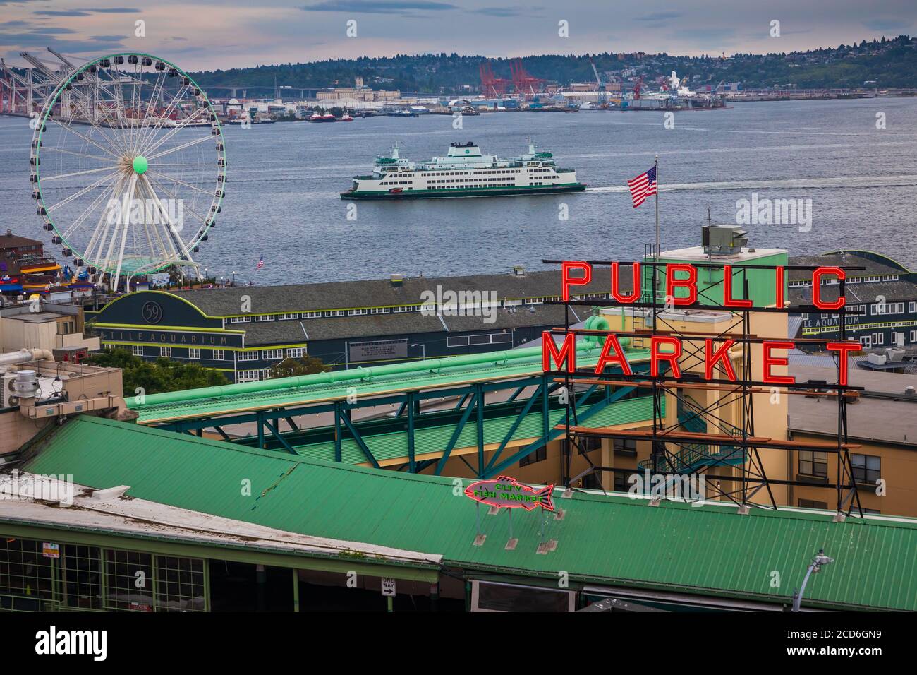 Blick von der Bar auf dem Dach des Inn at the Market Hotels in Seattle, Washington Stockfoto