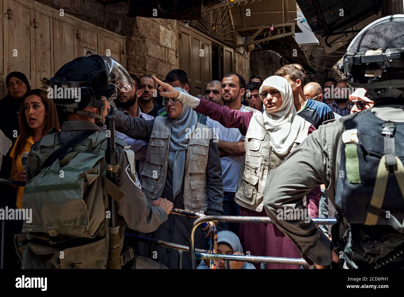 Palästinenser protestieren in der Altstadt von Jerusalem gegen den Aufstieg von Juden auf den Tempelberg während der Tisha B'AV in Jerusalem, Israel. Stockfoto