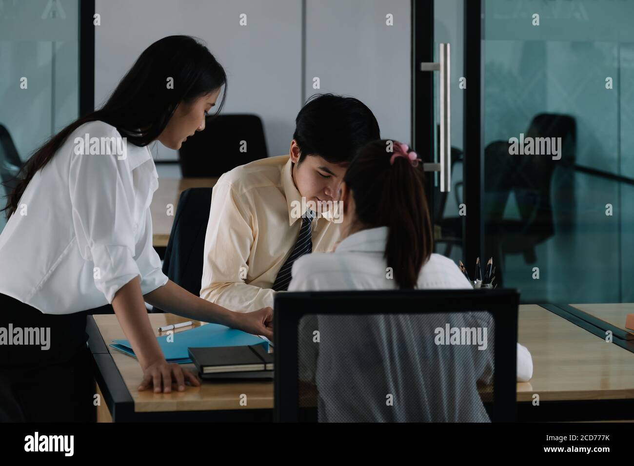 Asian Business People Meeting Konferenz Diskussion Unternehmenskonzept Stockfoto