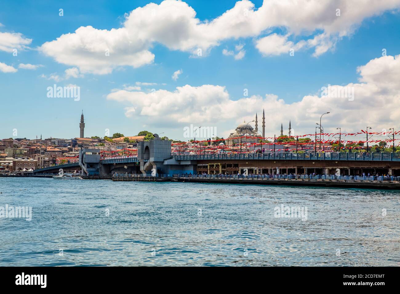 Die Altstadt von Istanbul mit der Goldenen Horn Brücke (Halic koprusu), Gewürz (ägyptischer) Basar, dem Beyazit Turm und der Suleymaniye Moschee, Türkei Stockfoto