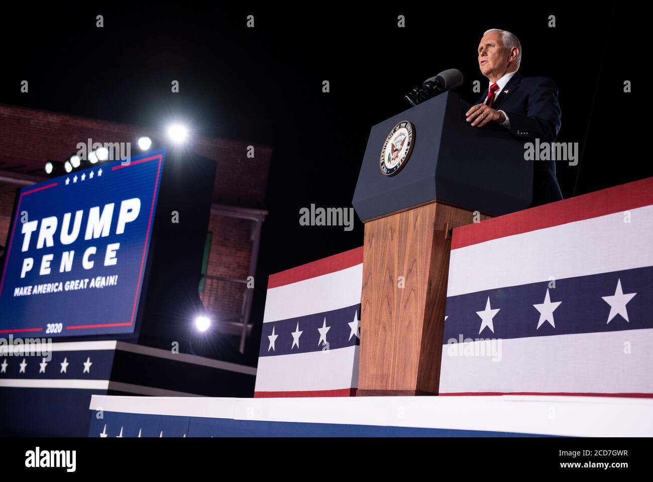 Der Vizepräsident der Vereinigten Staaten, Mike Pence, hält am dritten Abend des Republikanischen Nationalkonvents in Ft. McHenry in Baltimore, Maryland am Mittwoch, 26. August 2020. Quelle: Kevin Dietsch/Pool via CNP /MediaPunch Stockfoto