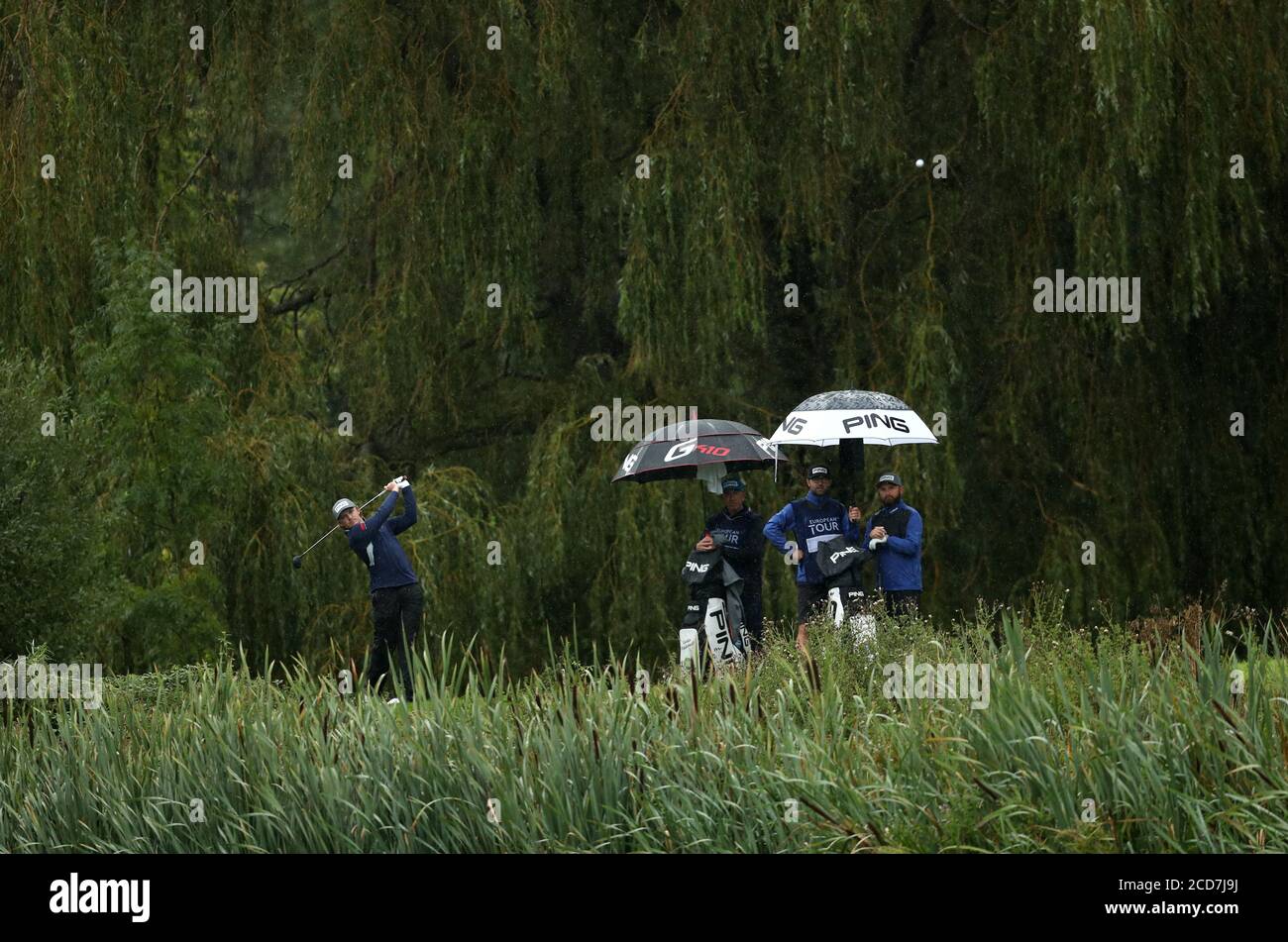 Englands Eddie Pepperell schlägt am ersten Tag des ISPS HANDA UK Championship am Belfry, Sutton Coldfield, den fünften ab. Stockfoto