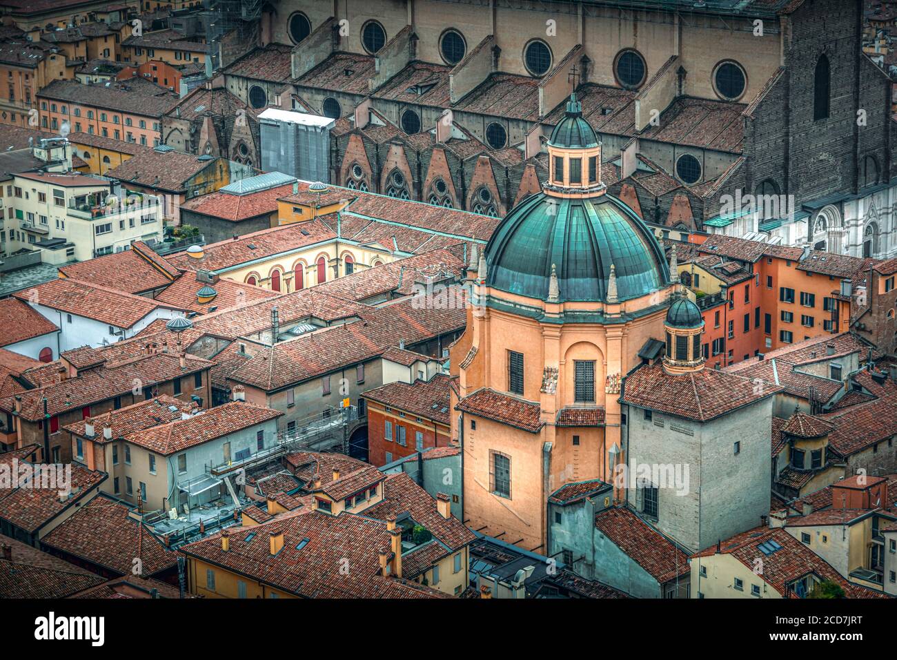 Draufsicht auf die Kirche bei der Piazza Maggiore. Bologna, Italien. Stockfoto