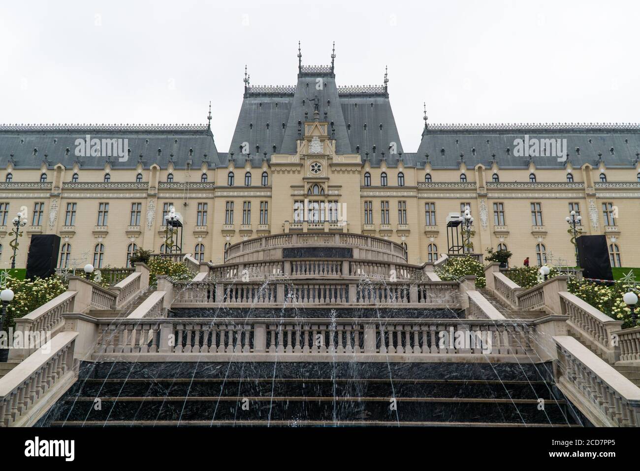 Brunnen auf der Rückseite des Kulturpalastes in Iasi, Rumänien Stockfoto