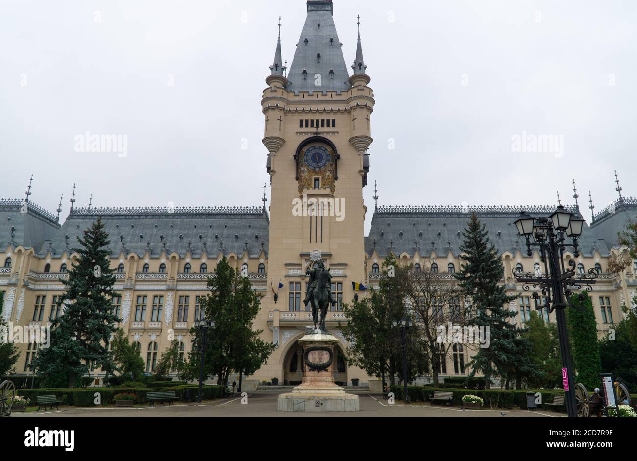 Statue von Stefan dem Großen vor dem Kulturpalast in Iasi, Rumänien Stockfoto