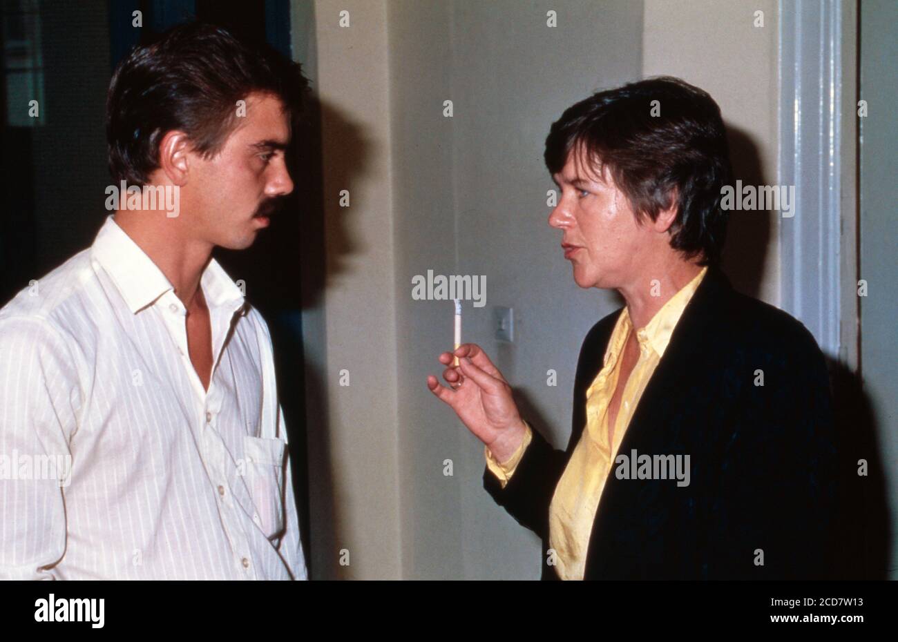 Bildreportage: Prozess Linn Westedt, Absprachen vor dem Gerichtssaal in Hamburg, Deutschland 1990. Stockfoto