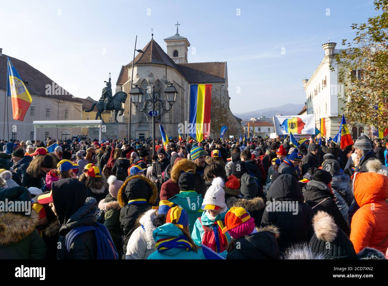 Alba Iulia, Rumänien - 01.12.2018: Publikum, die an den Feierlichkeiten zum Nationalfeiertag anlässlich des 100. Jubiläums Rumäniens teilnimmt Stockfoto