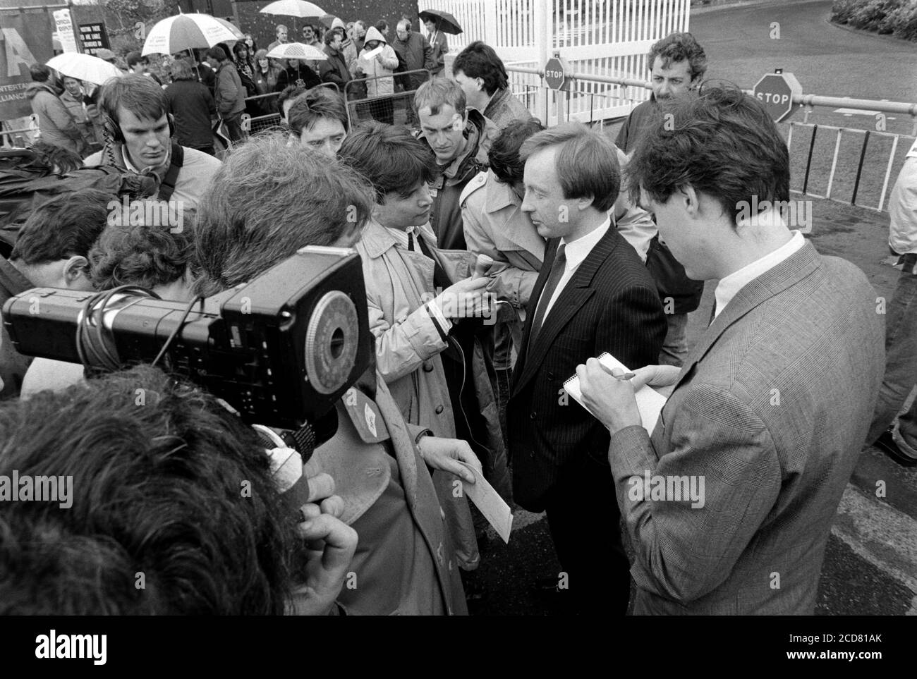 BBC Strike und NUJ und BETA-Streikposten im BBC Television Center, Wood Lane, Shepherd’s Bush. London. 24. April 1989. Foto: Neil Turner Stockfoto