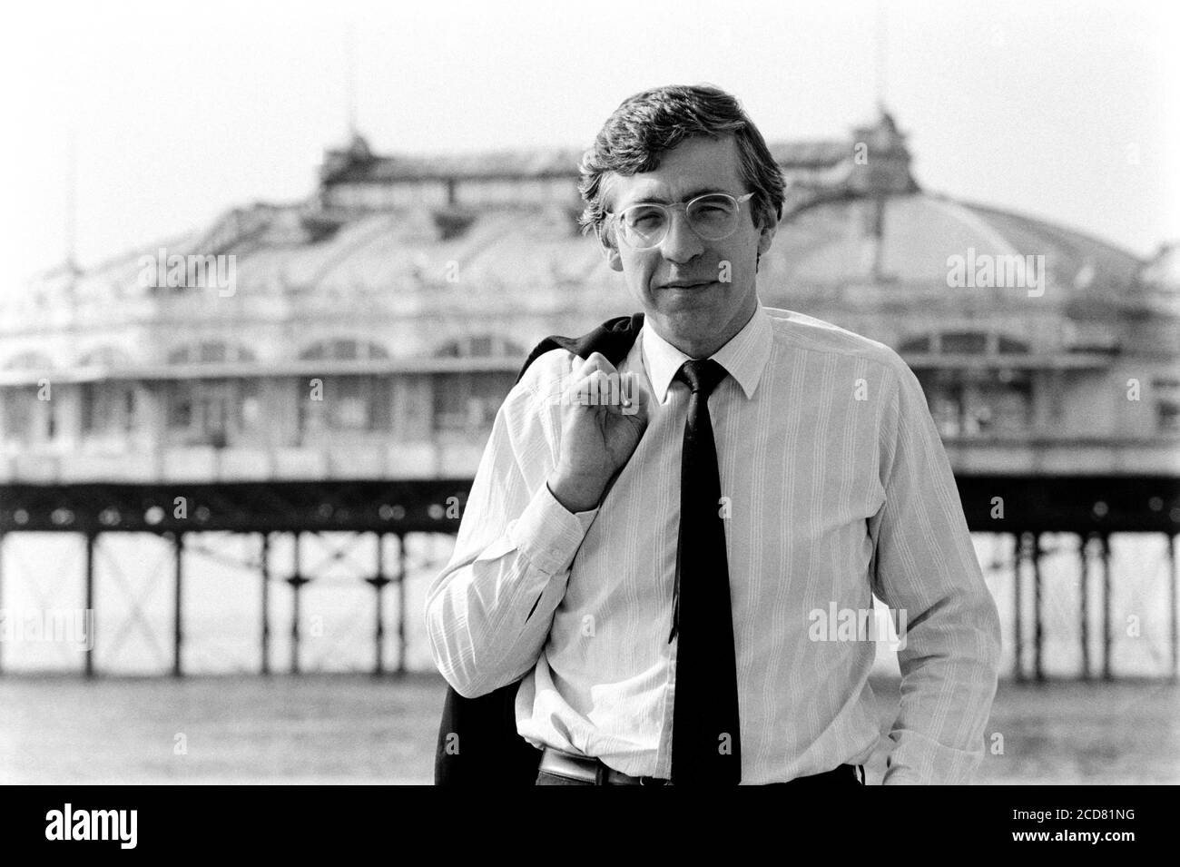 Jack Straw MP Labour Shadow Education Secretary am Strand in der Nähe des Brighton Center während der Labour Party Conference Brighton, East Sussex. 03. Oktober 1989. Foto: Neil Turner Stockfoto