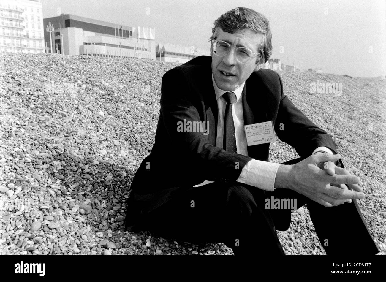 Jack Straw MP Labour Shadow Education Secretary am Strand in der Nähe des Brighton Center während der Labour Party Conference Brighton, East Sussex. 03. Oktober 1989. Foto: Neil Turner Stockfoto