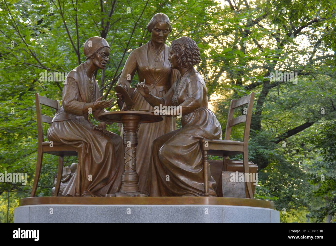 Statue der Frauenrechtspioniere (Sojourner Truth, Elizabeth Cady Stanton und Susan B. Anthony) enthüllt im Central Park am Tag der Frauengleichheit. Stockfoto